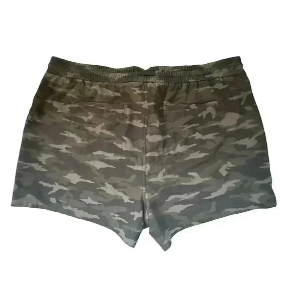 Athleta Black Olive Camo Farallon Elastic Waist Pockets Shorts Size 26 NEW - Picture 6 of 7